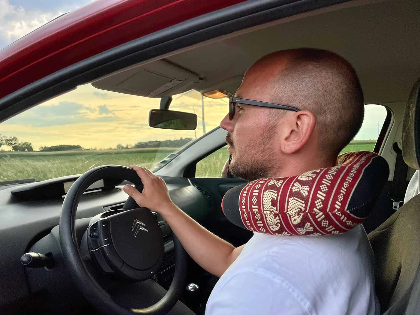 Ontspannen Reisgezelschap: Het Kapok Nekkussen voor Ongeëvenaard Comfort onderweg